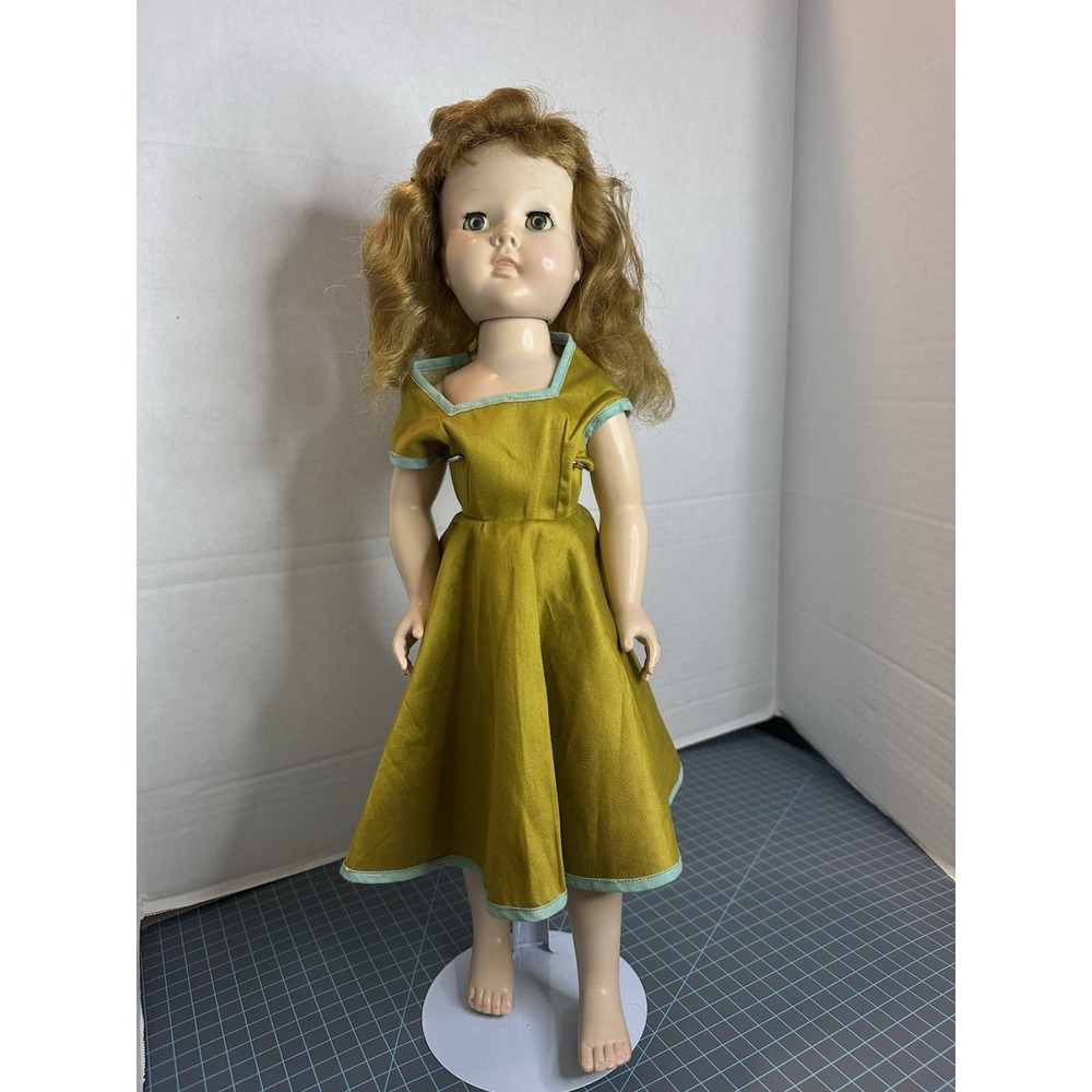 Vintage 1997 Effanbee 18" Honey Walker Doll Strawberry Blond "Read"
